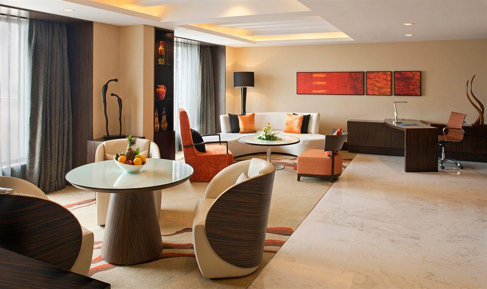 Radisson Blu Hotel Αμριτσάρ Εξωτερικό φωτογραφία A suite at the Taj Mahal Palace, Mumbai