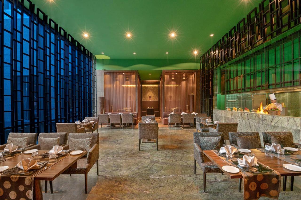 Radisson Blu Hotel Αμριτσάρ Εξωτερικό φωτογραφία The restaurant