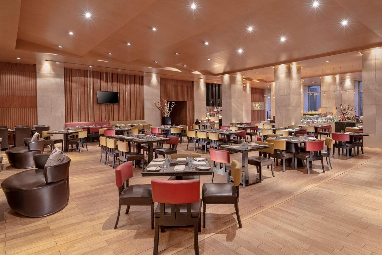 Radisson Blu Hotel Αμριτσάρ Εξωτερικό φωτογραφία The restaurant