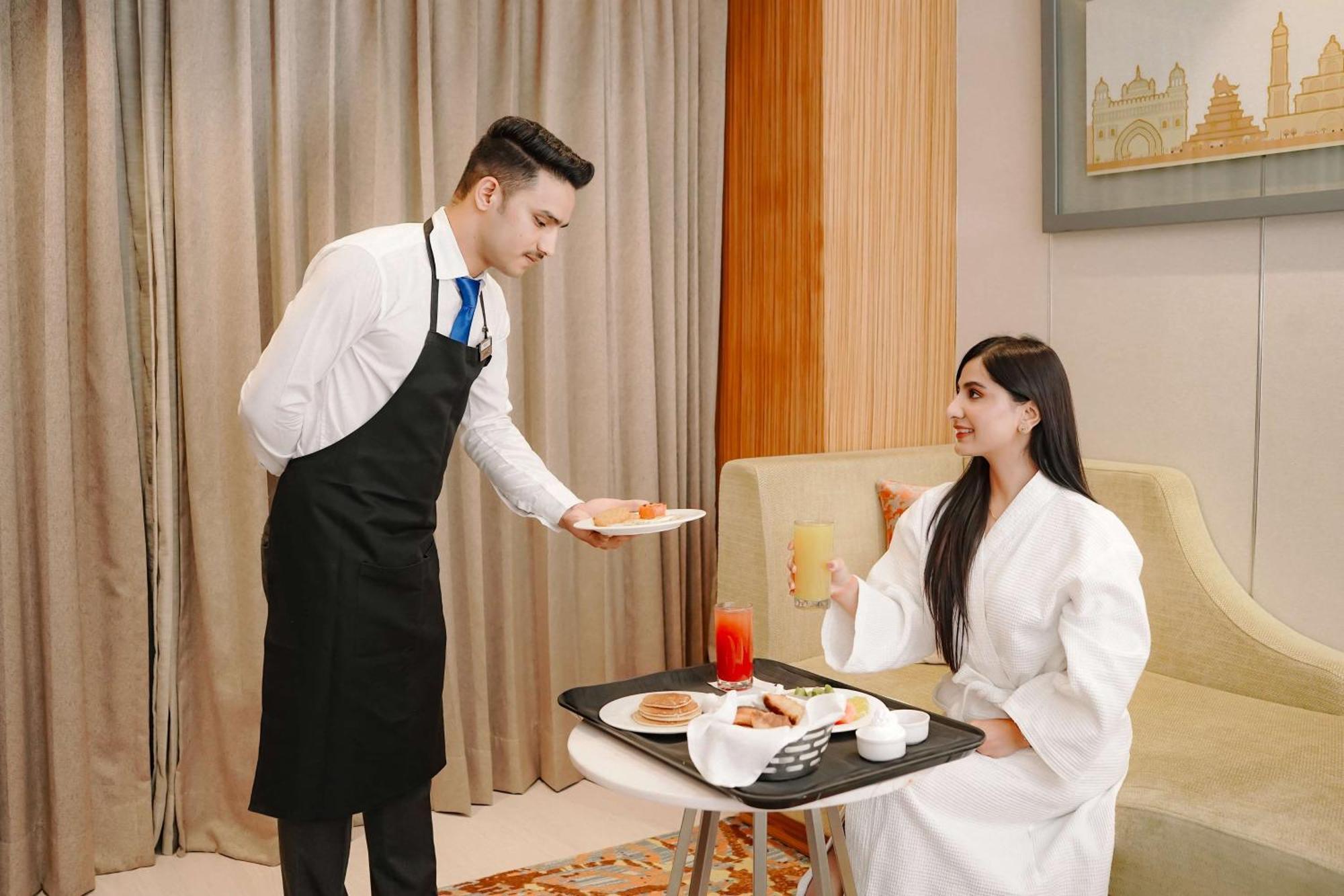Radisson Blu Hotel Αμριτσάρ Εξωτερικό φωτογραφία Room service