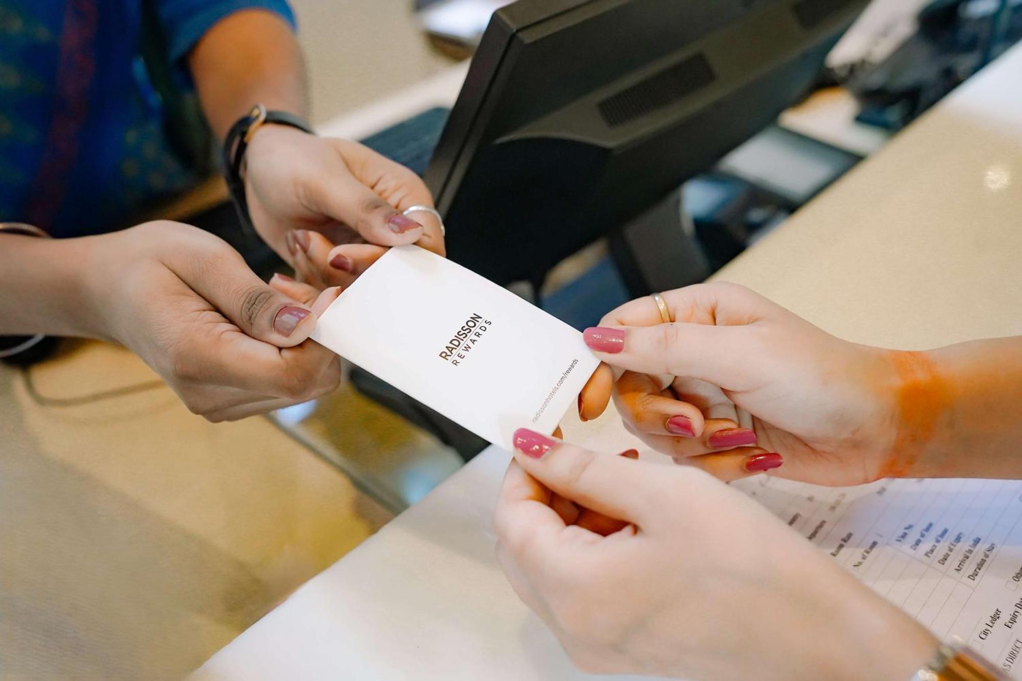 Radisson Blu Hotel Αμριτσάρ Εξωτερικό φωτογραφία A person's identity is verified with a passport at a border crossing.