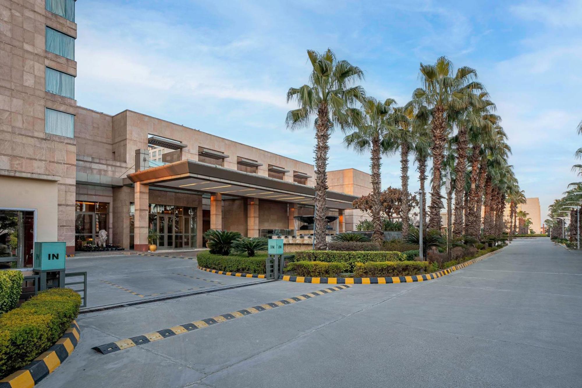 Radisson Blu Hotel Αμριτσάρ Εξωτερικό φωτογραφία The Leela Palace, New Delhi